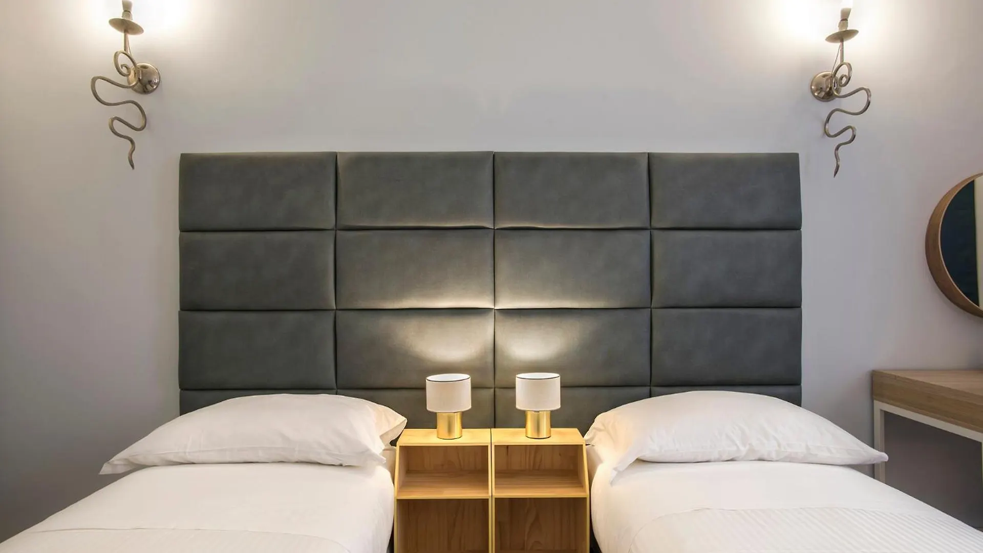 Apartment Montebello Style Rome